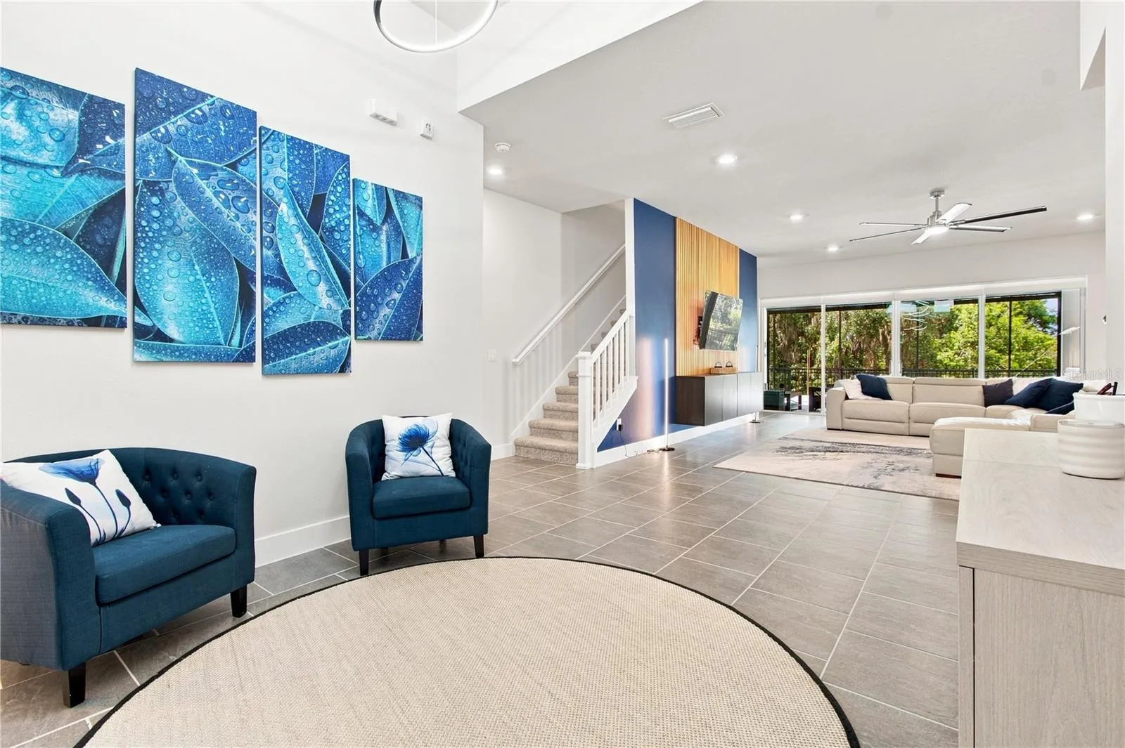 8699 Ivy Stark Blvd - Entryway