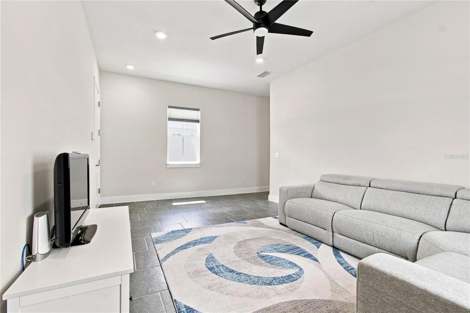 8699 Ivy Stark Blvd - In Law Suite Living