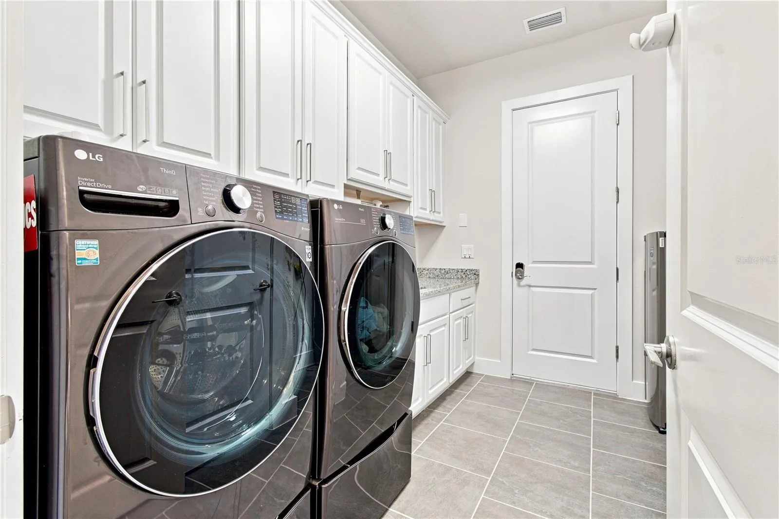 8699 Ivy Stark Blvd - Laundry