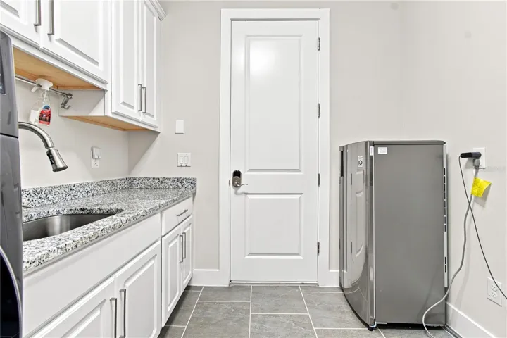 8699 Ivy Stark Blvd - Laundry