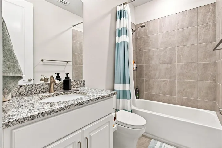 8699 Ivy Stark Blvd - Guest Bathroom
