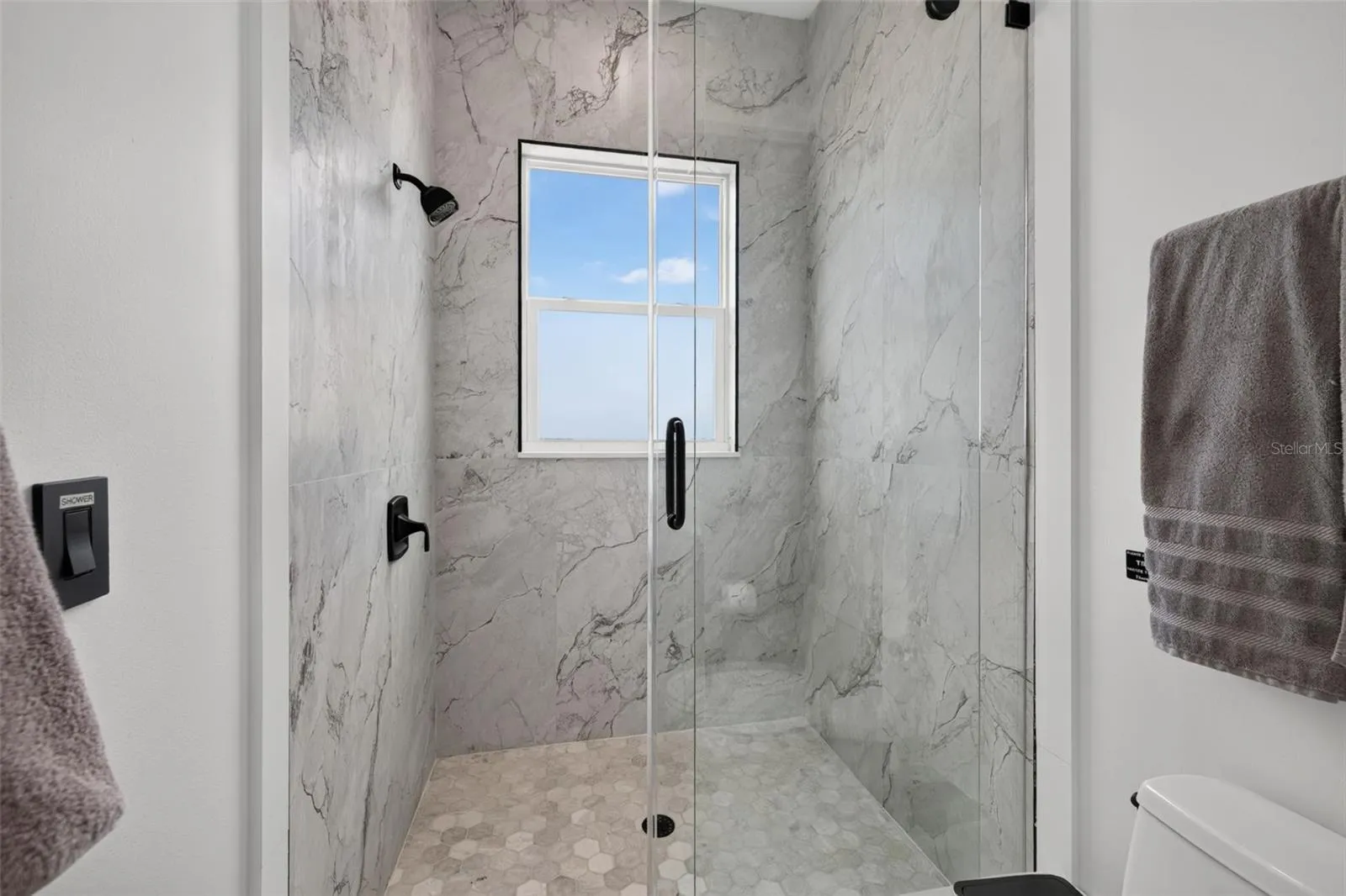 Jack &amp; Jill Bathroom for Bedroom 3&amp;4