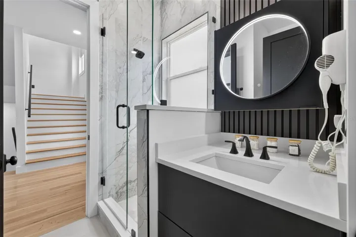 Guest Bathroom/ Ensuite Bedroom 2