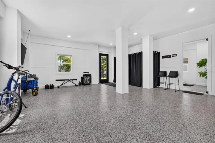 3+ car Garage w/AC