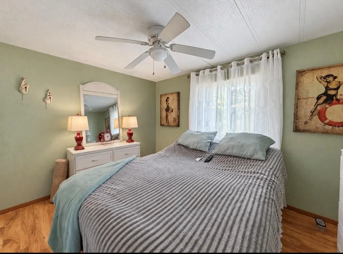 2nd bedroom