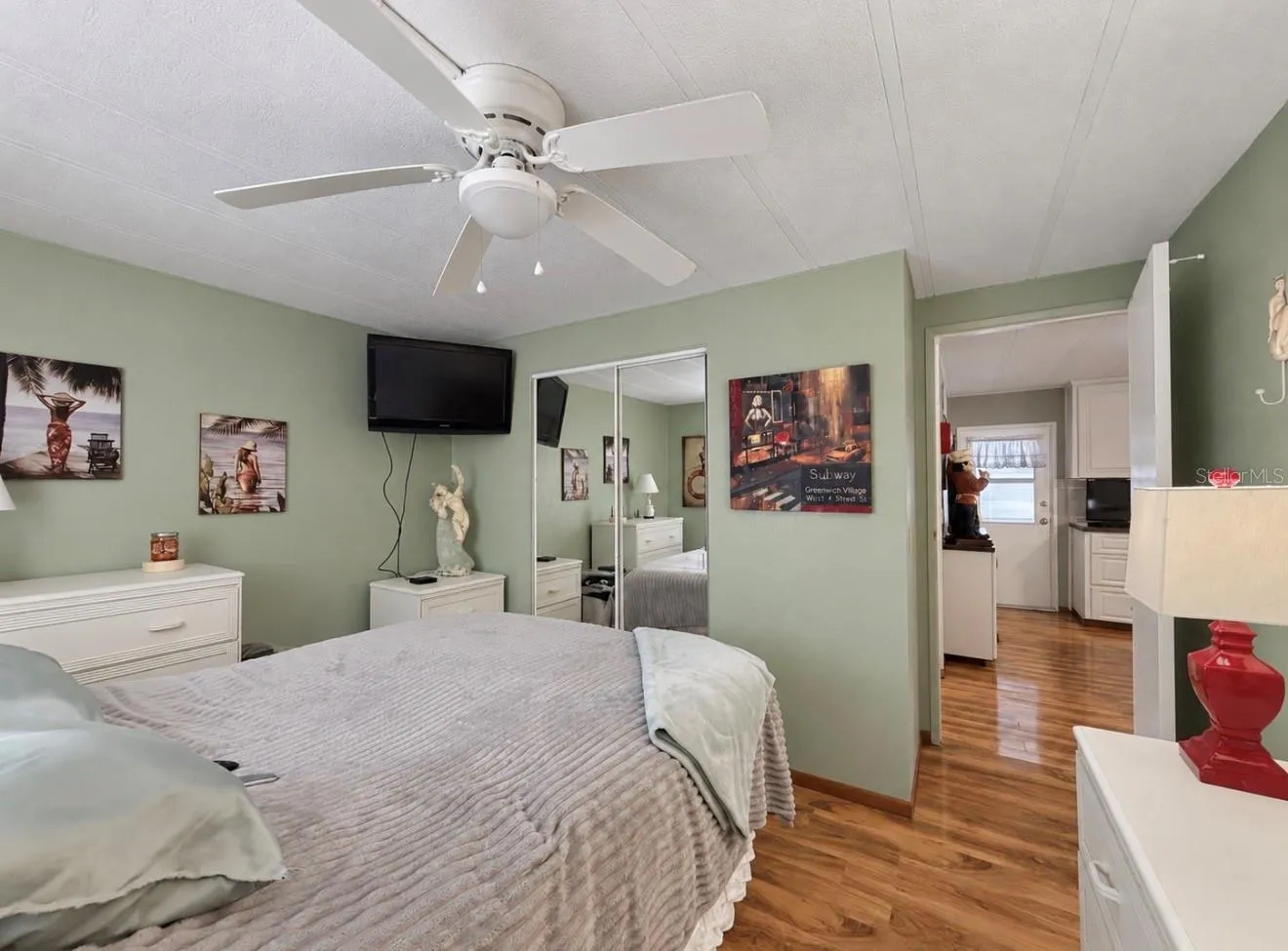2nd bedroom