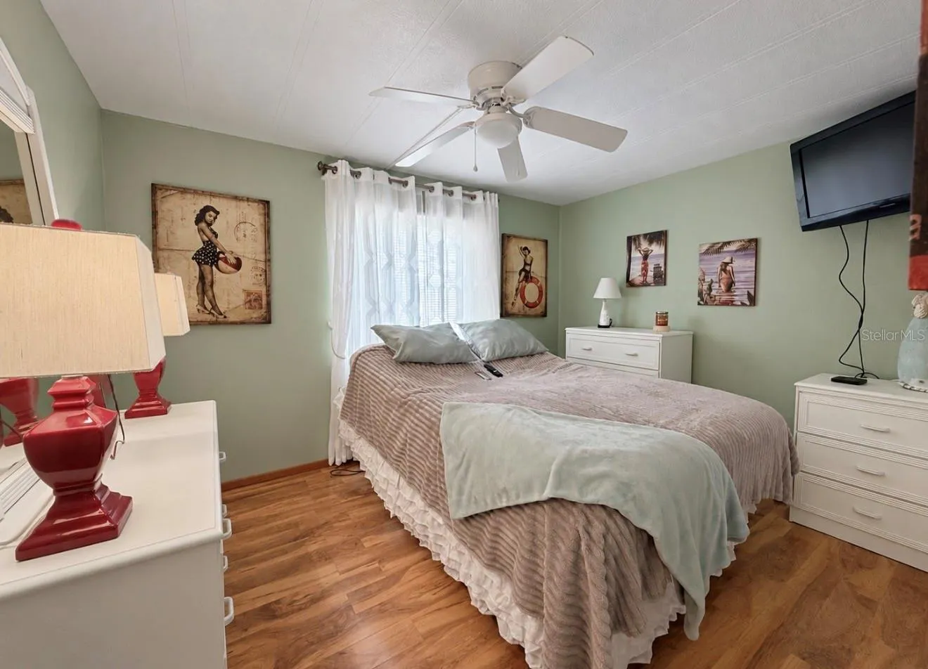2nd bedroom