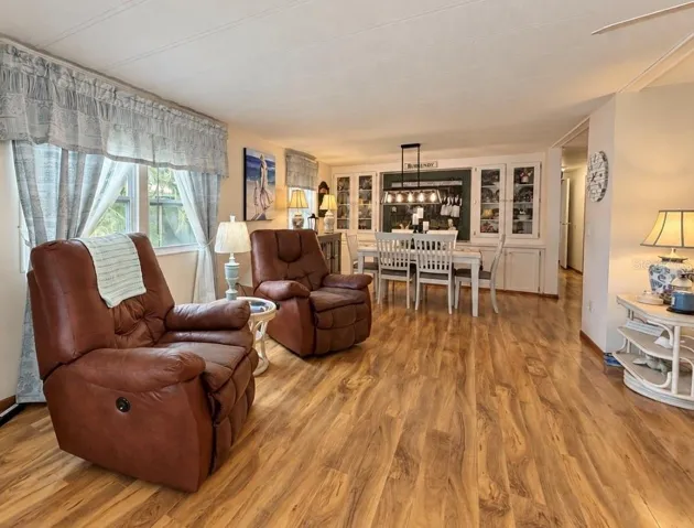 Living room/dining room
