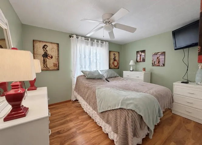 2nd bedroom