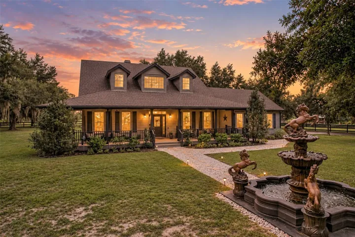 Your Private Equestrian Estate Awaits!