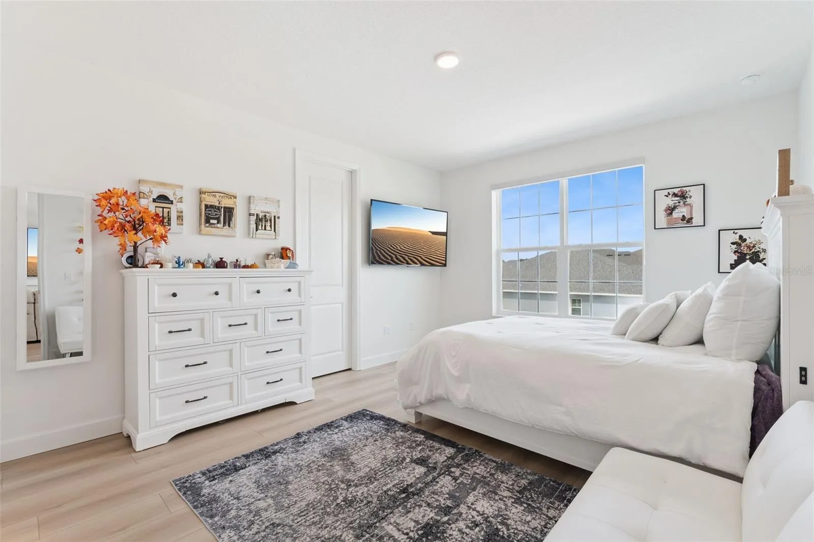 Upstairs Bedroom 1 w Private Ensuite