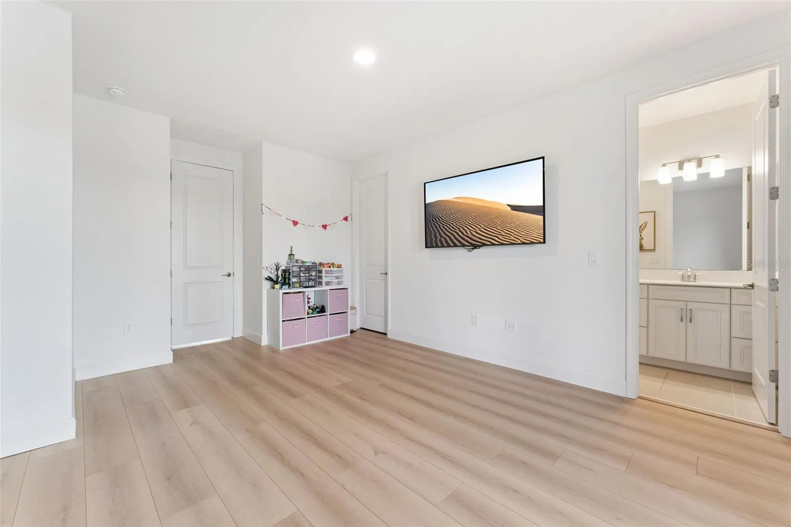 Upstairs Bedroom 2 w Private Ensuite