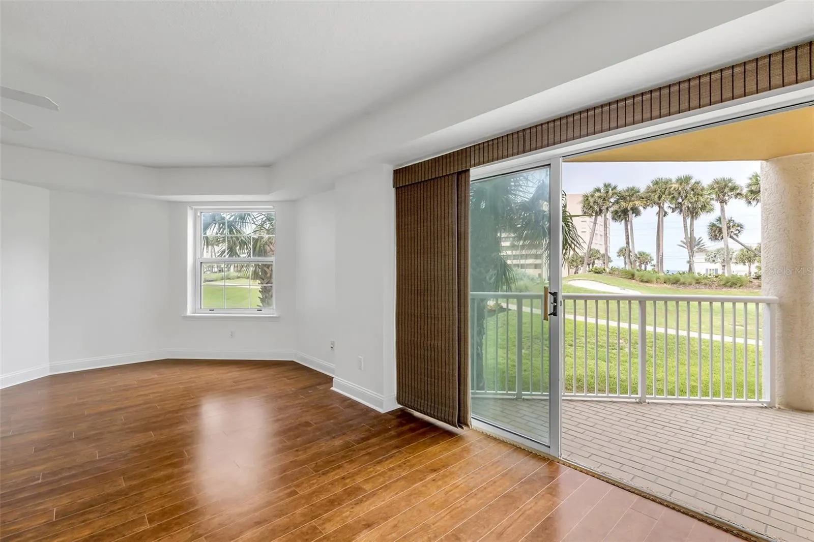 Primary.3 w/ access to balcony