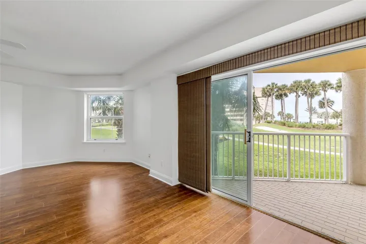 Primary.3 w/ access to balcony