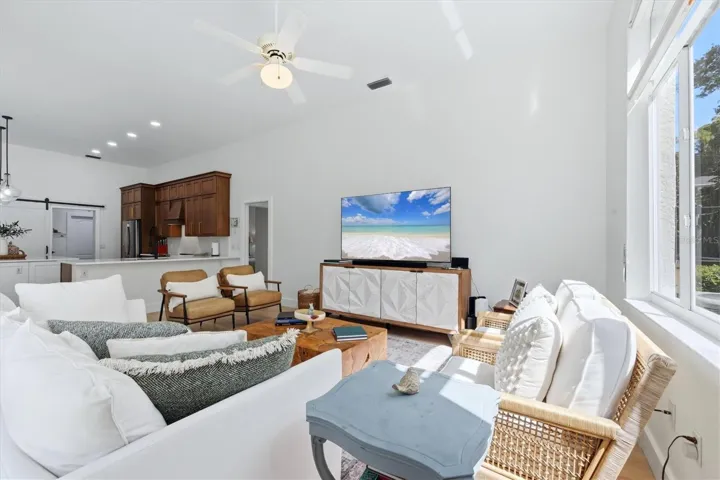 Family room/kitchen combo