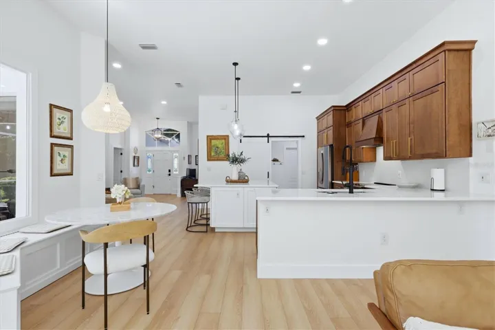 Kitchen/family room combo