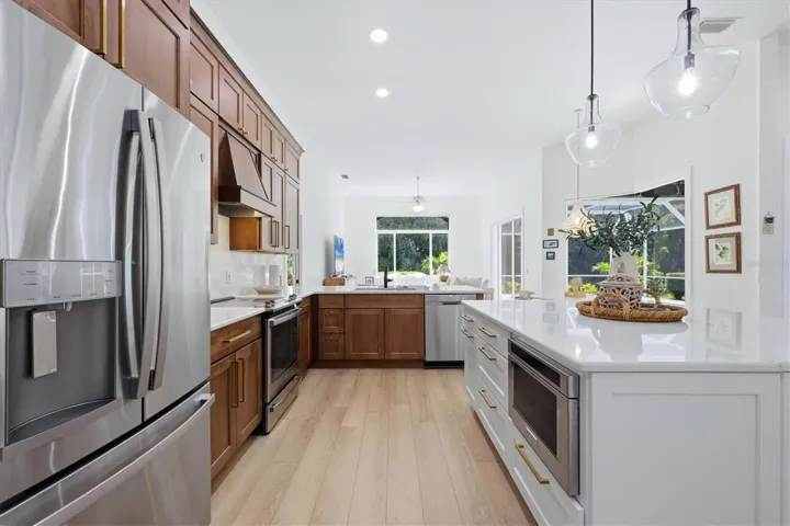 Kitchen with island/breakfast bar.