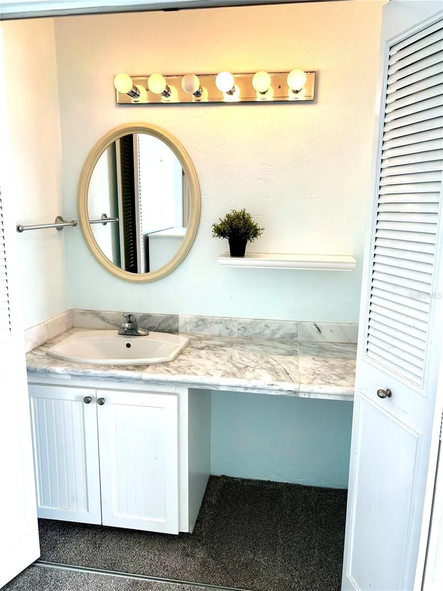Primary suite vanity