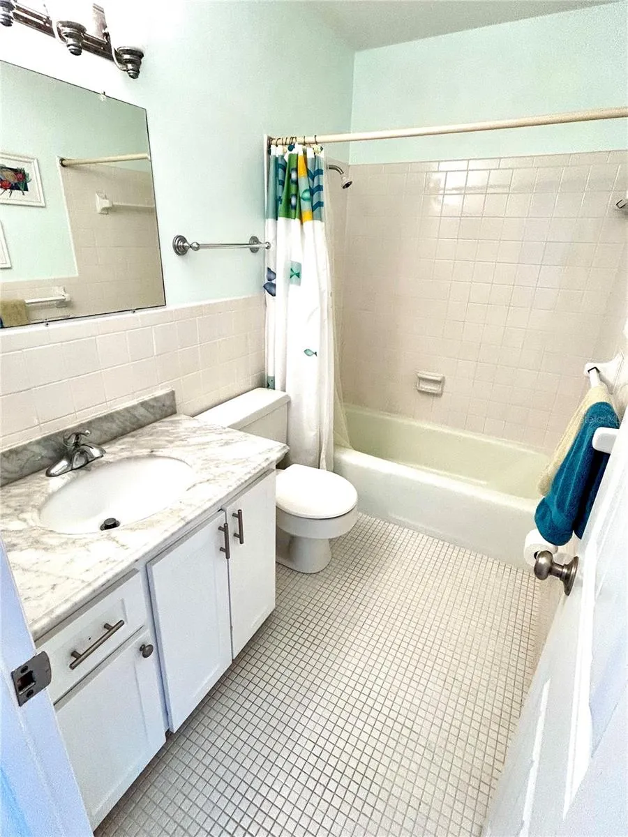 Upstairs fuill bath