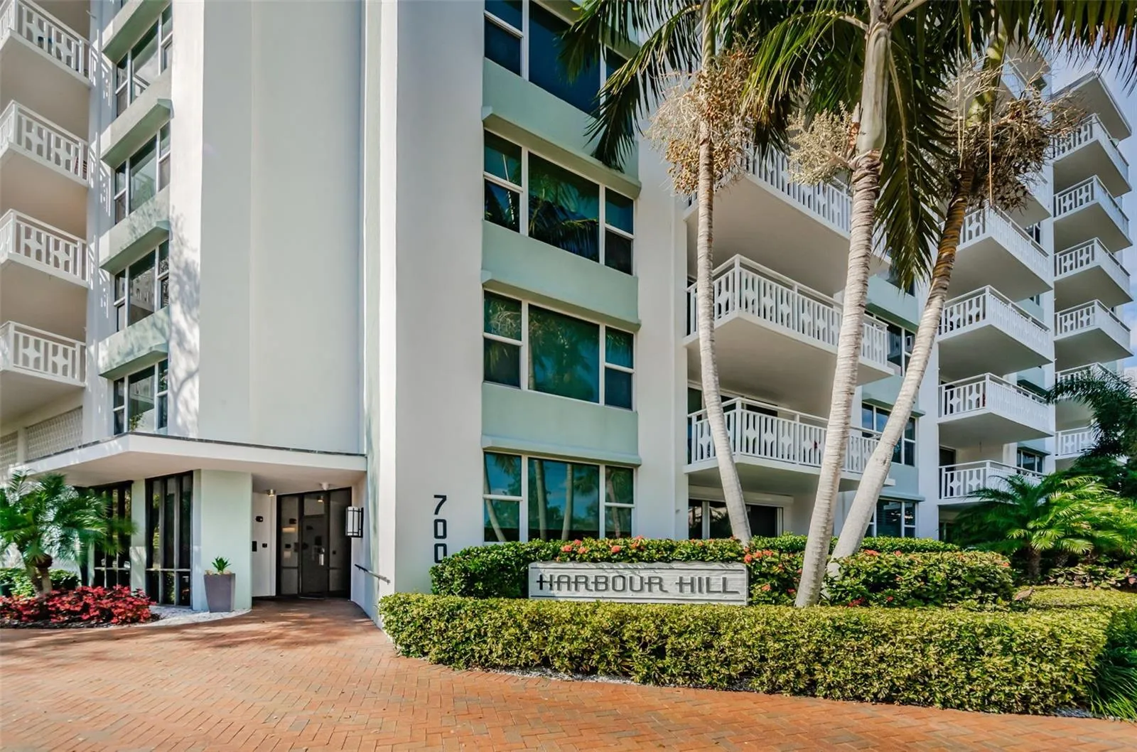 Harbour Hill Condos - Where Legacy Meets Lifestyle!