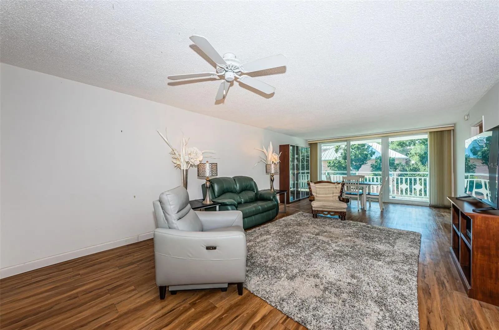 Spacious Living area