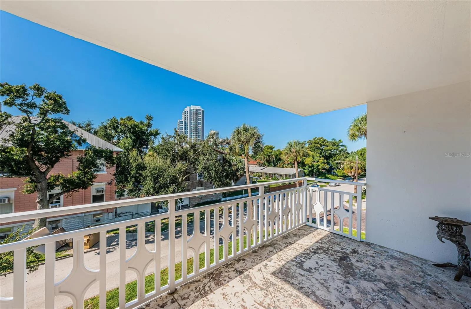 Large Terrace / Balcony