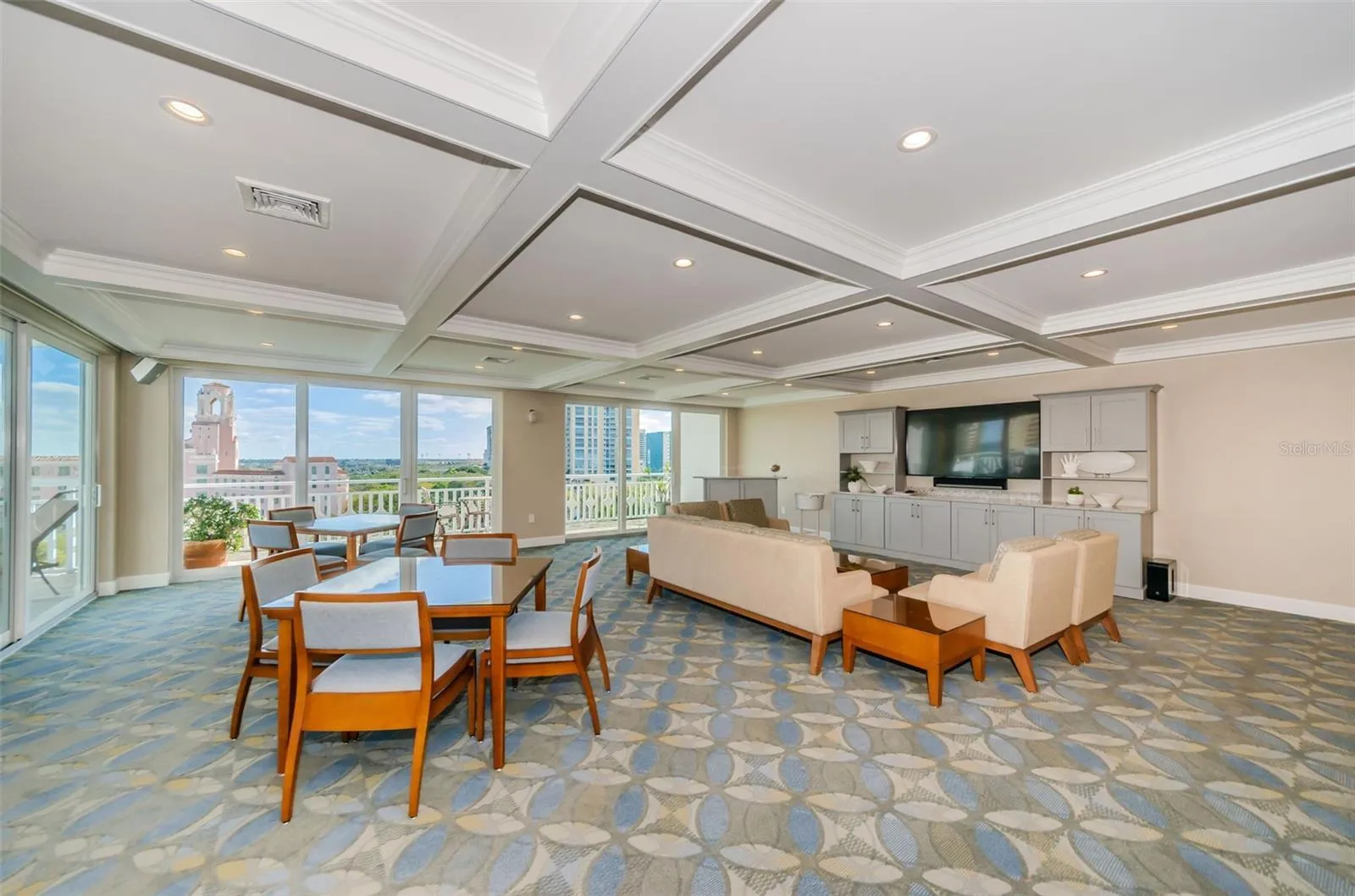 9th Floor, newly renovated Clubroom
