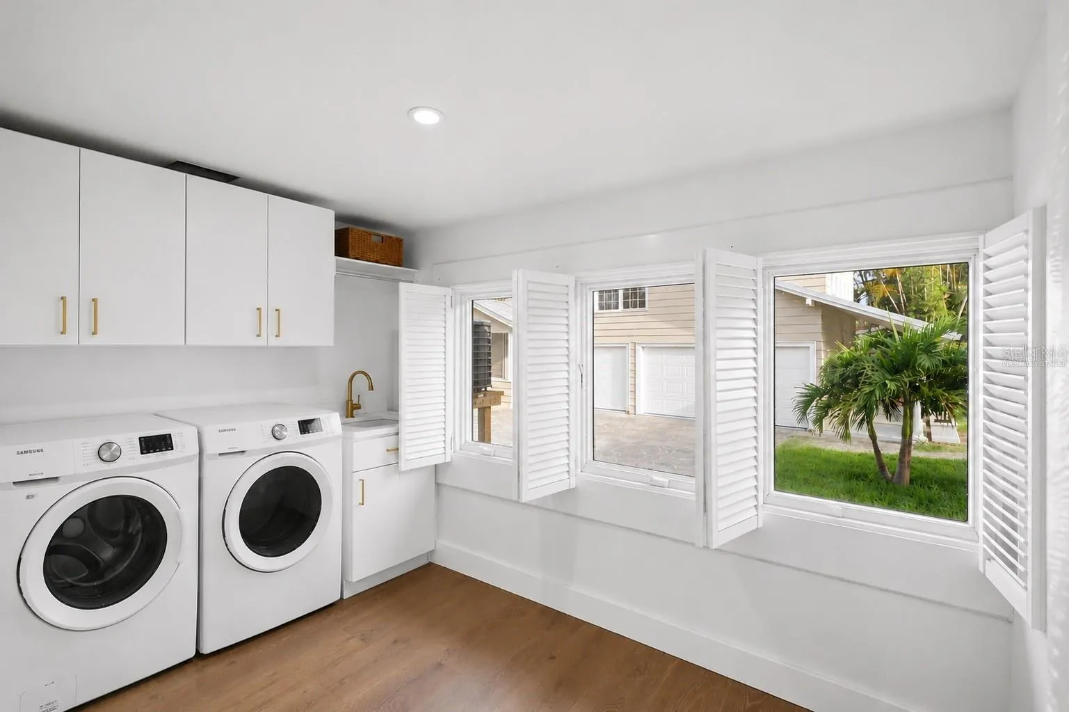Washer & dryer arriving soon