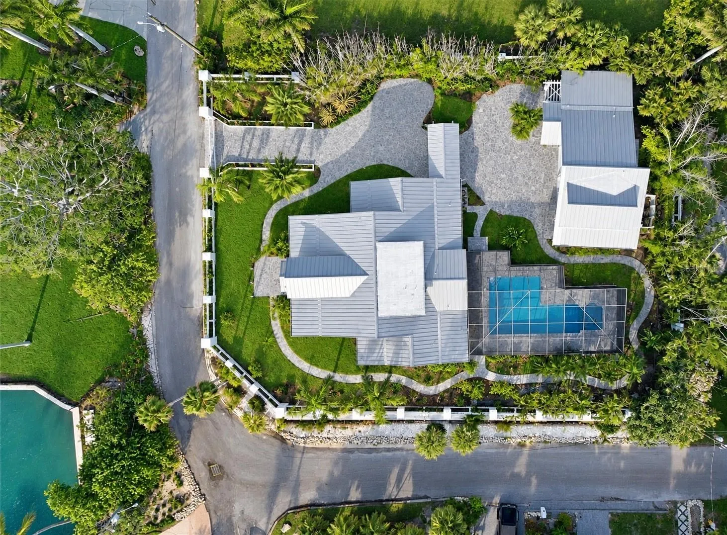 Main house & guest house