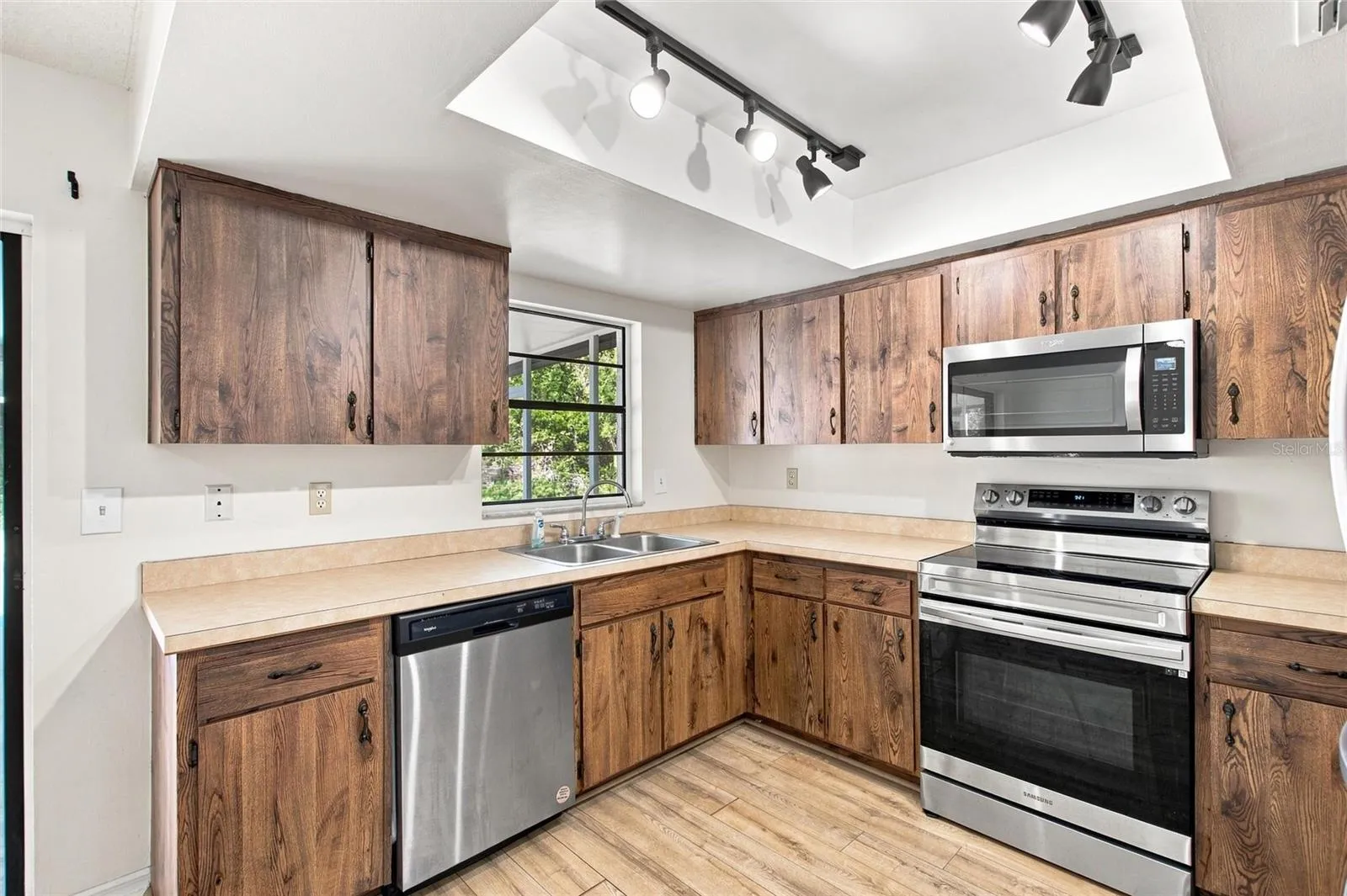 NEWER SS APPLIANCESOPEN KITCHEN WITH PLENTY OF COUNTER SPACE.