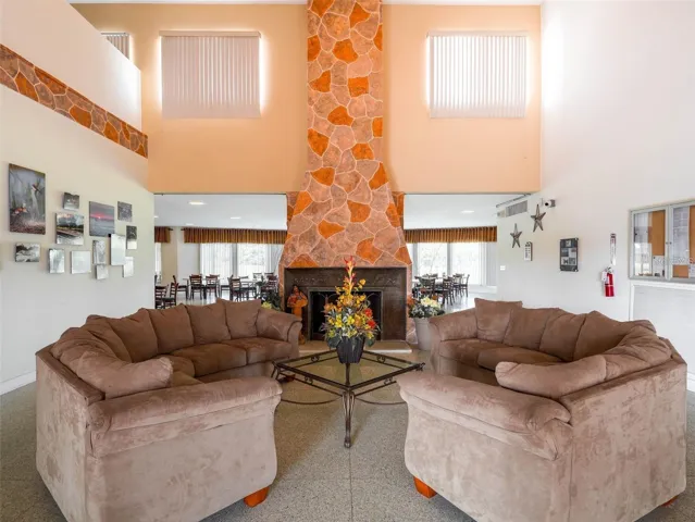 CLUB HOUSE