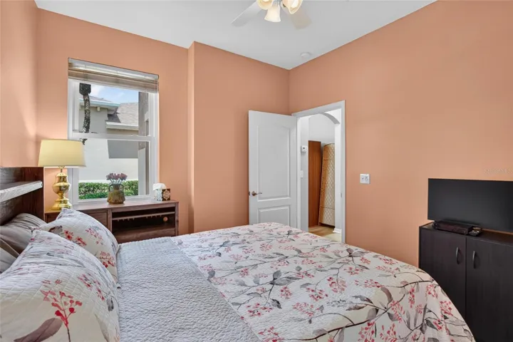 21. Comfortable Guest Bedroom