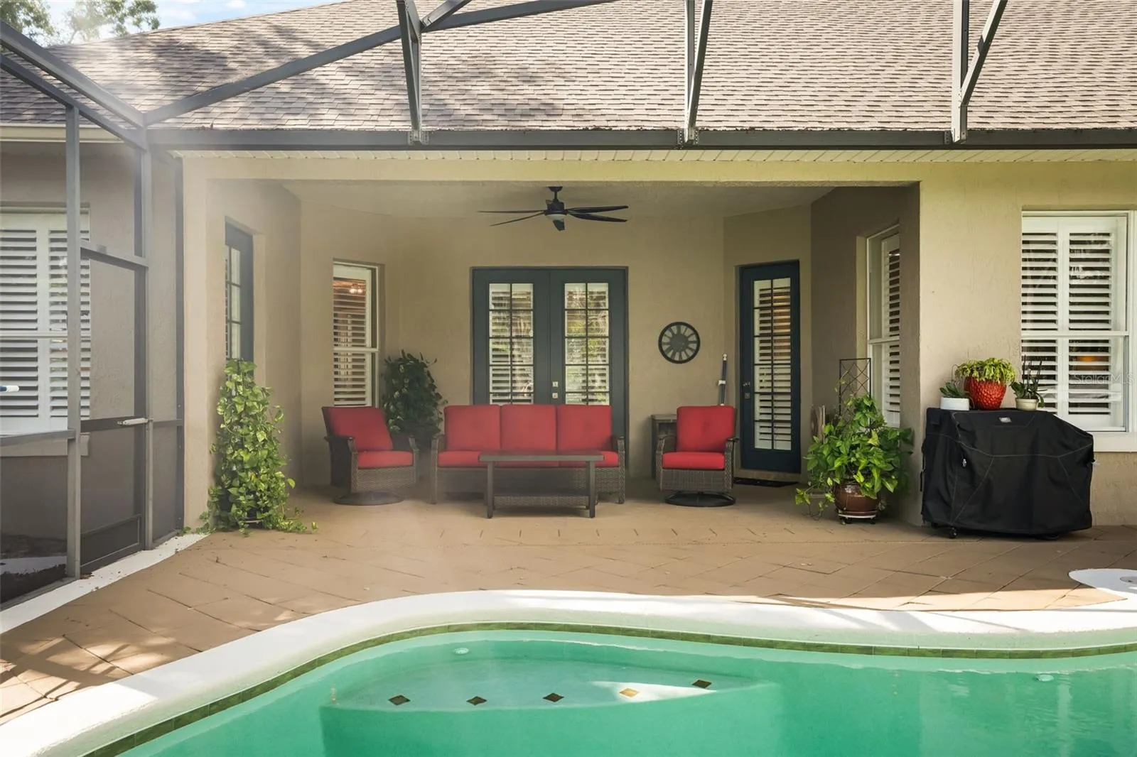 Saltwater pool & lanai
