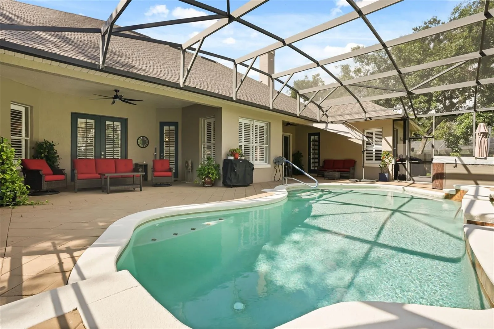 Saltwater pool & lanai