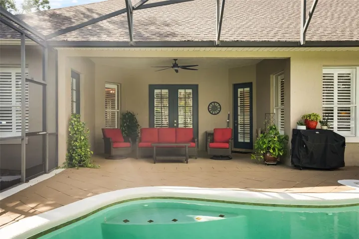Saltwater pool & lanai