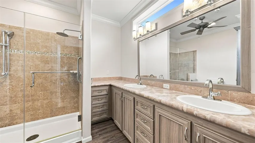 Primary en suite. Large double bowl vanity.