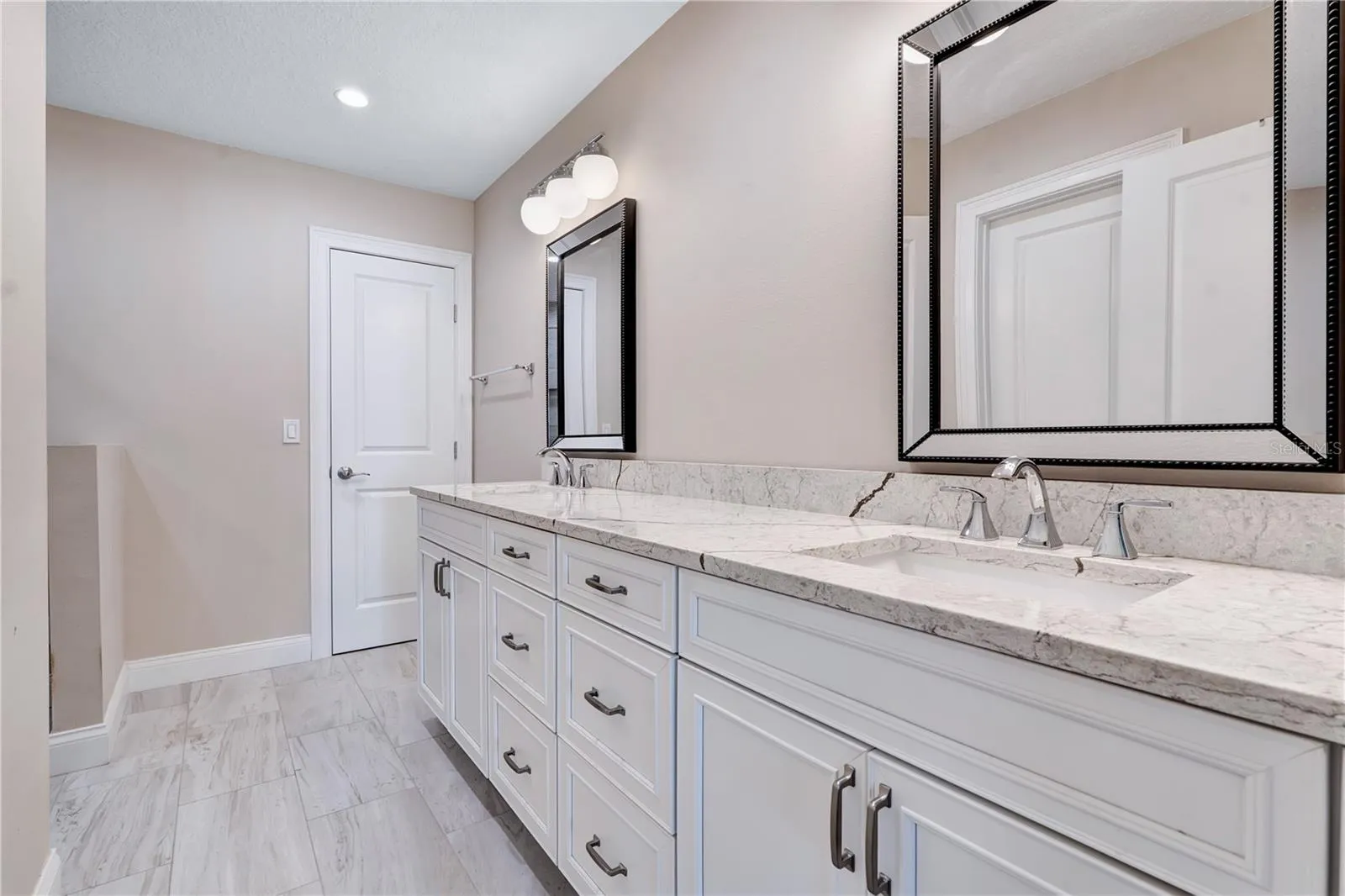 ensuite bathroom 1