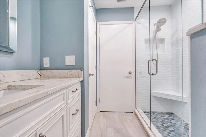 bathroom 2 ensuite (b)