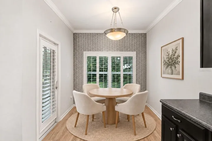 Eat in Breakfast Nook