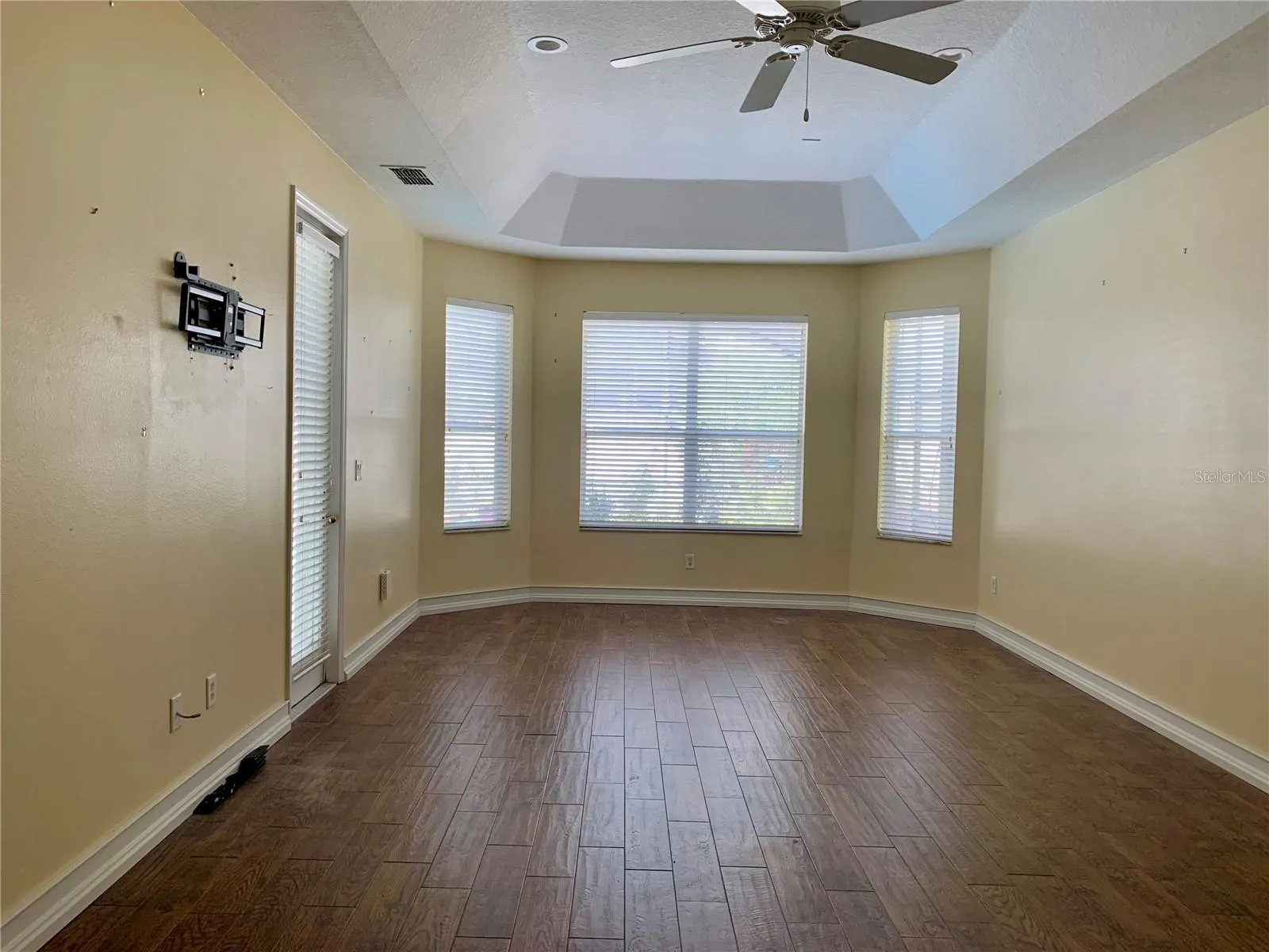 MASTER BEDROOMW/ACCESS TO POOL