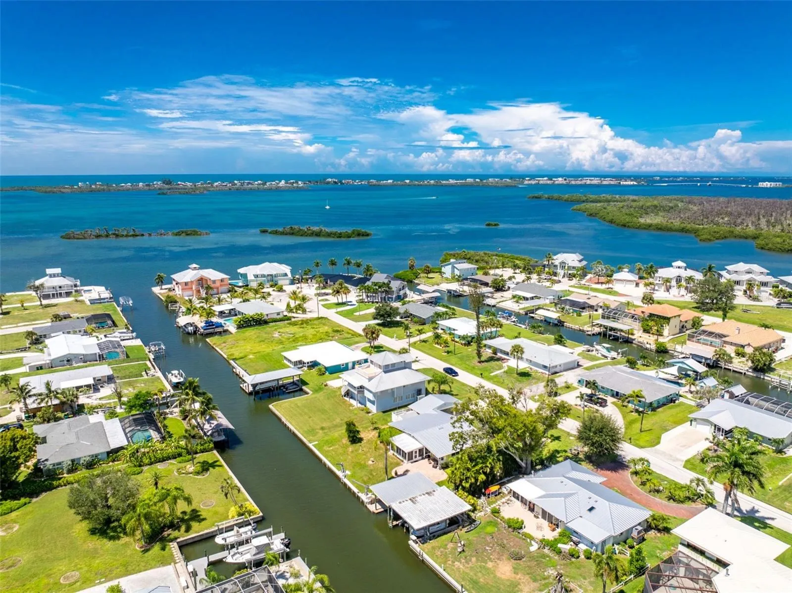 CANAL FROM HOME SHOWING DIRECT ACCESS