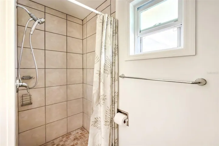 2ND BATHROOM SHOWER