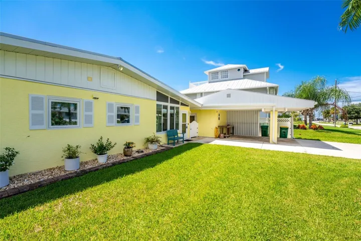 SIDE YARD