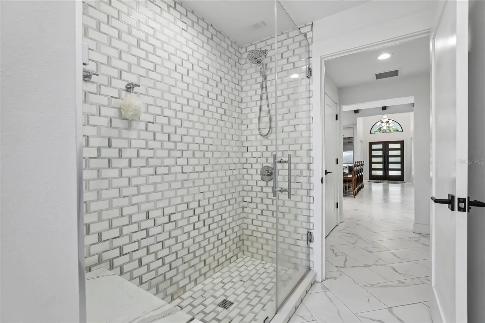 Secondary bathroom.