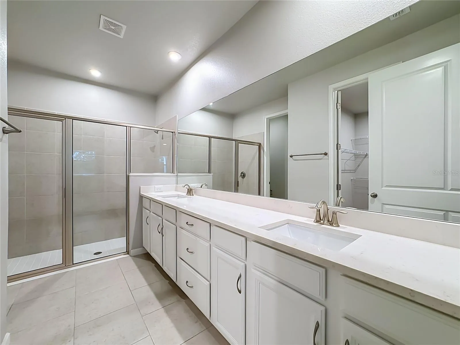 Primary Bathroom/ lot's of cabinet &amp; drawer storage