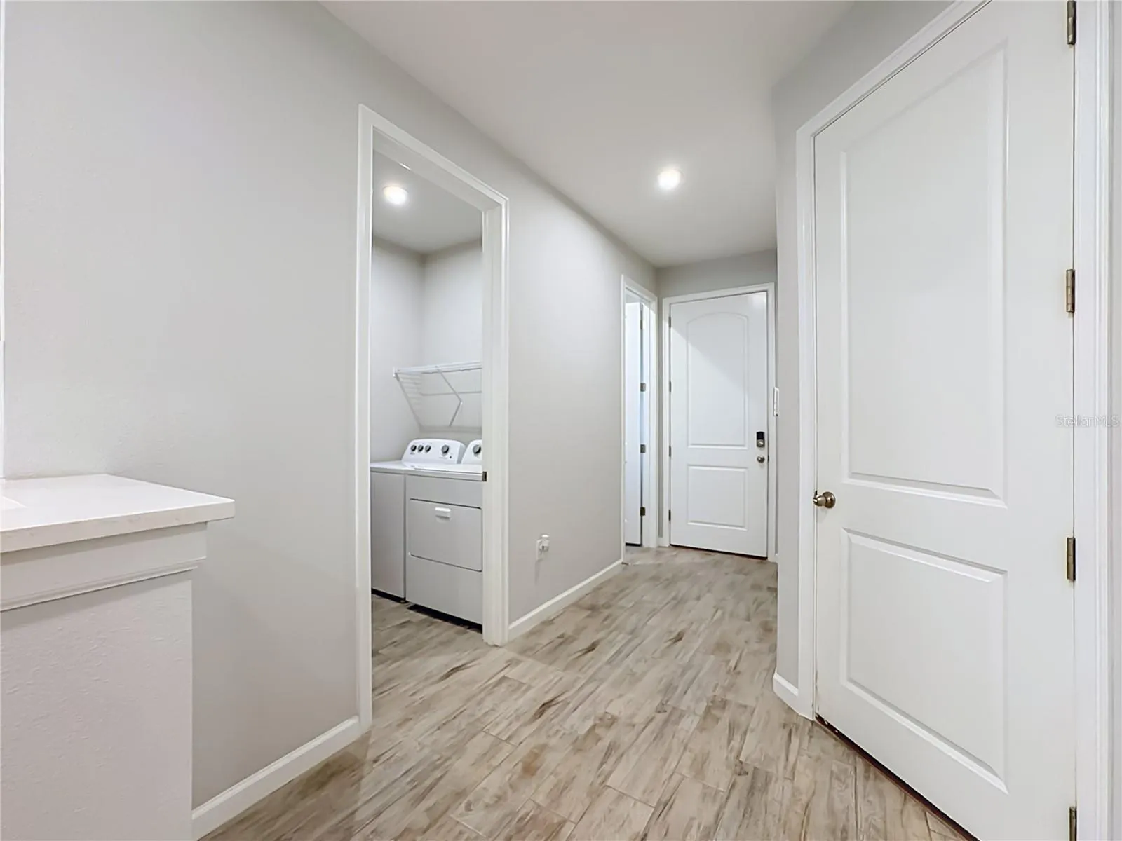 Foyer/Laudndry Room