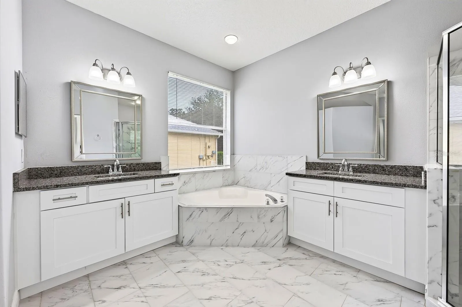 Primary en-suite bath.