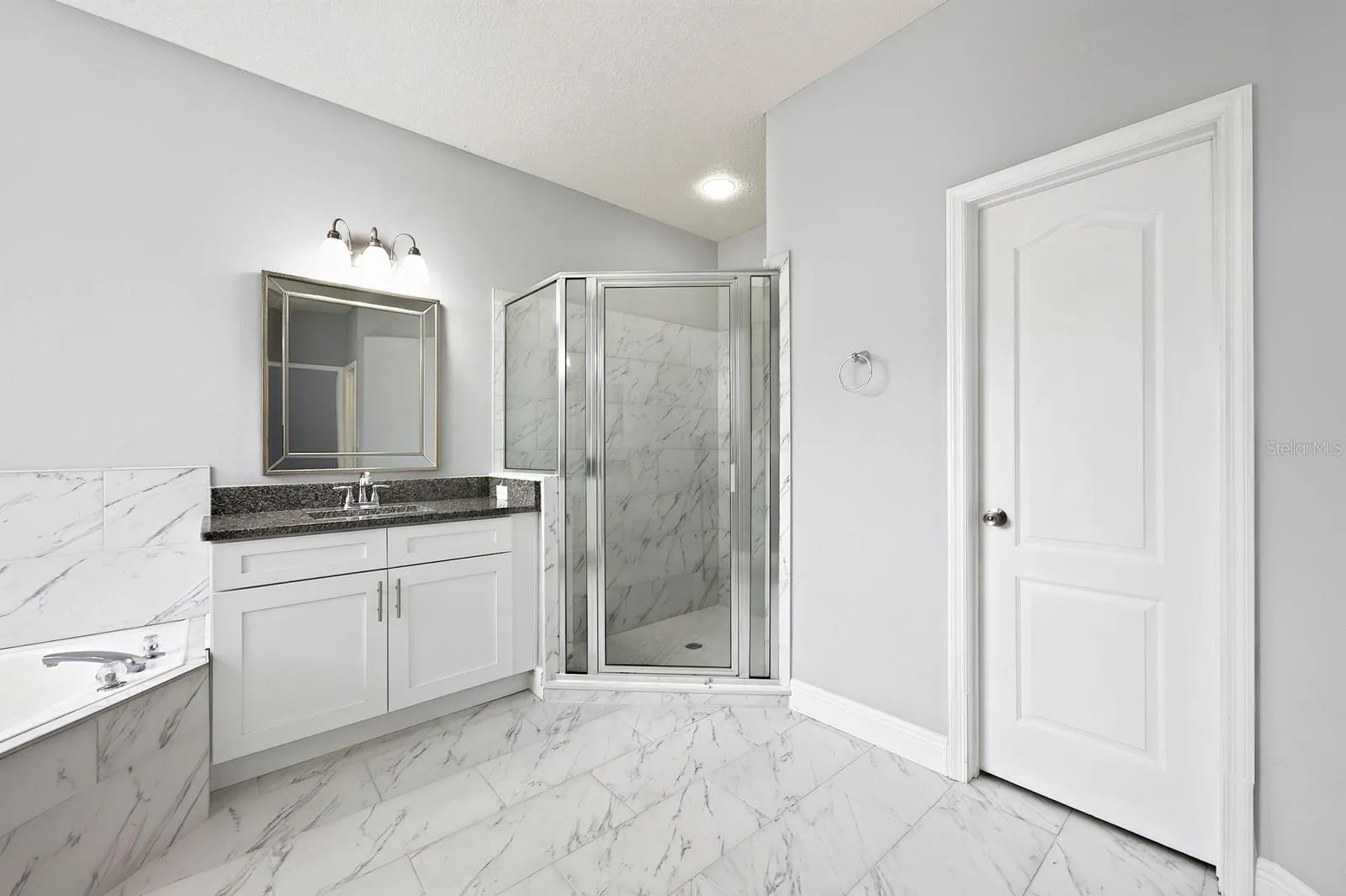 Primary en-suite bath.
