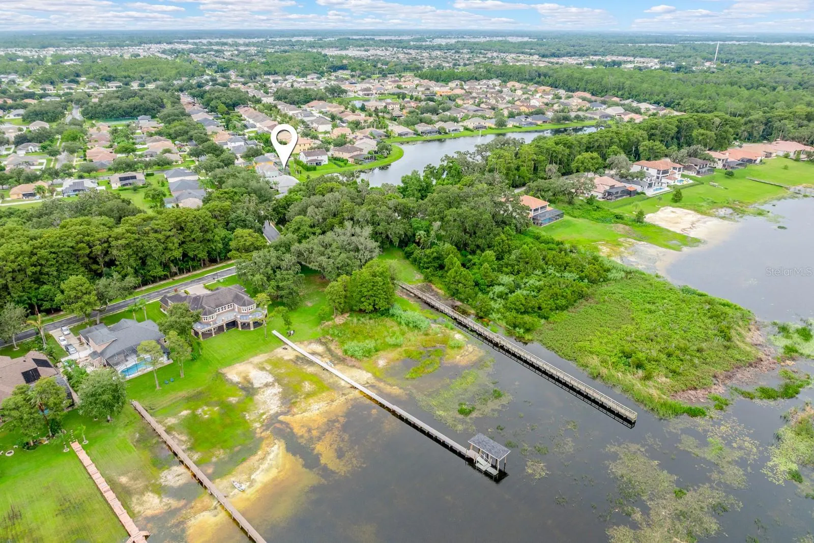 Close proximity to the community dock.