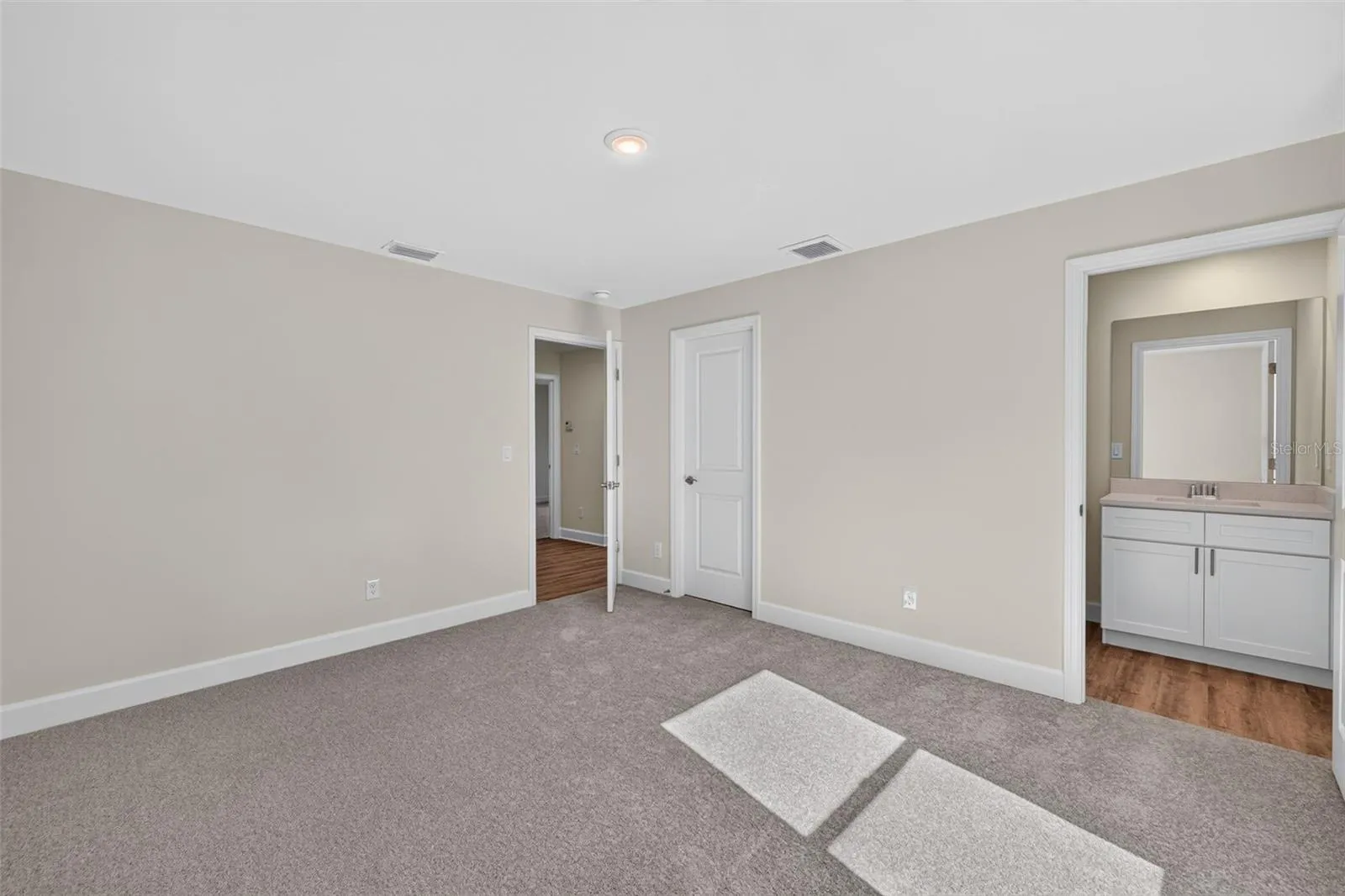 Guest Bedroom with En-suite